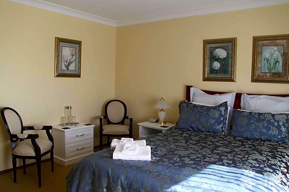 Foto 1 dari 5 — 1 Queen Bed, Balcony