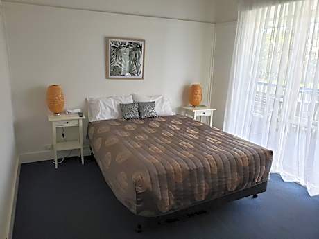 Queen Room with Sea View and Spa Bath