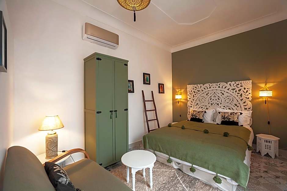 RIAD JULILU PRIVATISE