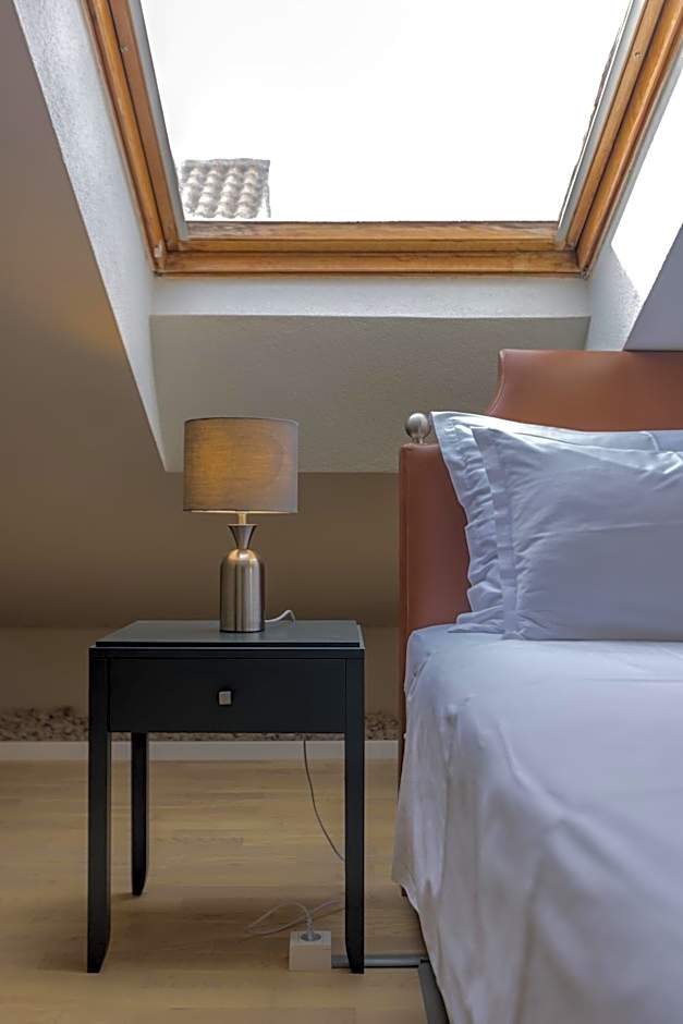 Leonis Restaurant & Rooms