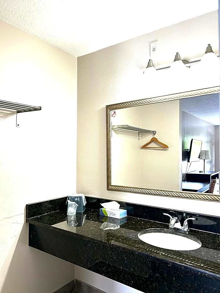 Shining Light Inn & Suites