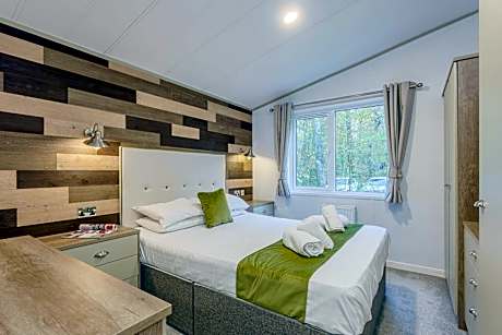 Two-Bedroom Cabin with Two Double Beds - Non-Smoking