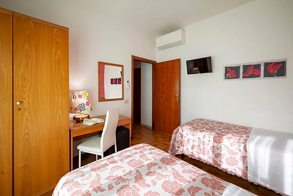 Hotel Parco dei Pini - 100mt dal Mare