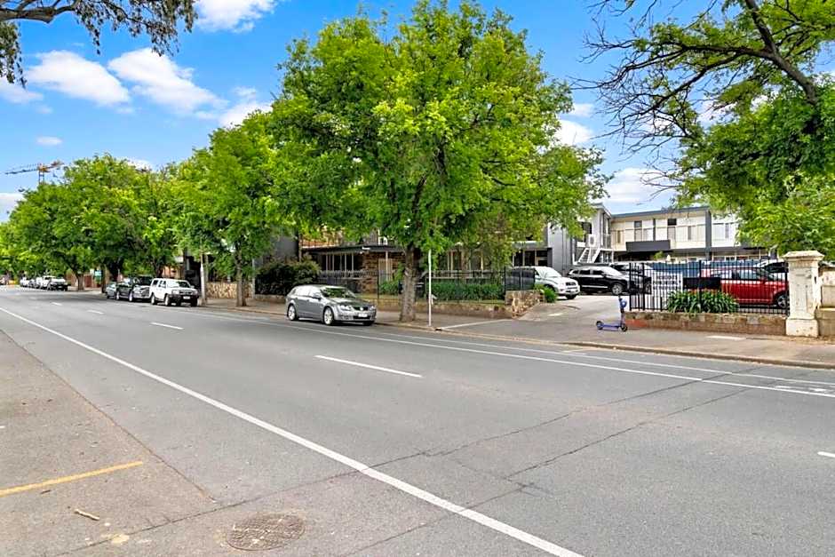 Renovated 1BR Unit CBD Parking Wi-Fi South Tce