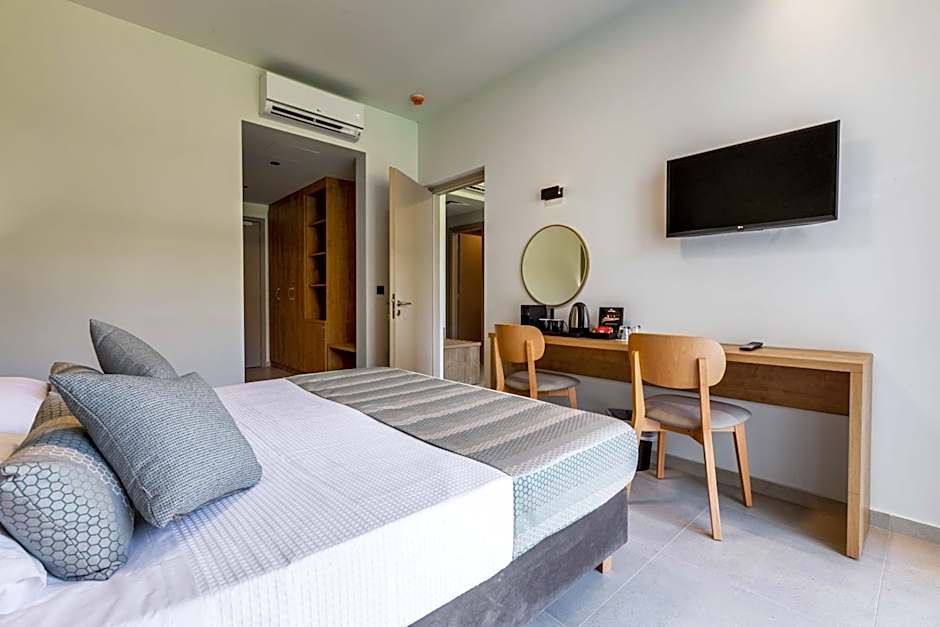 White Olive Elite Laganas