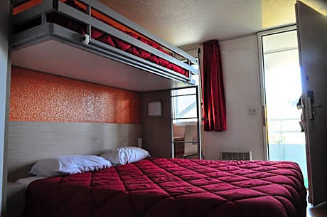 Triple Room (1 Double Bed + 1 Single Bed)