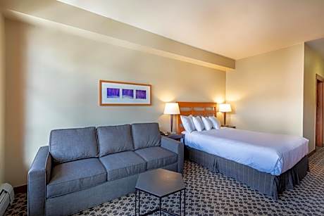 Premier Two Bedroom Condo with Mountain View