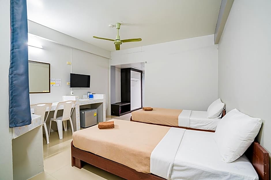 Pasawang Hotel (โรงแรมภาสว่าง)