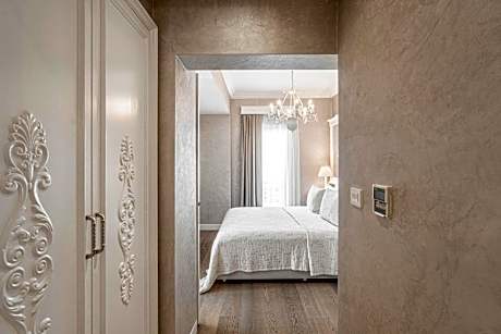 Private Suite with Spa Bath