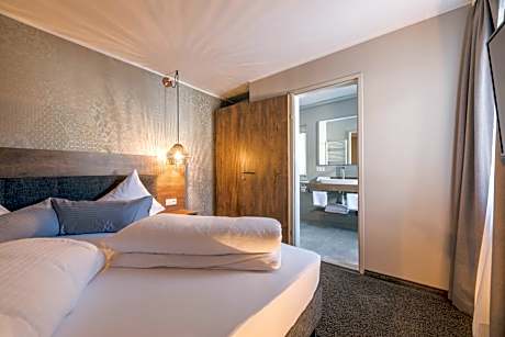 Panorama Deluxe with Mountain View and Balcony