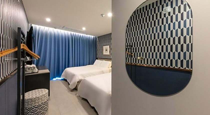 Brown-Dot Hotel Deokcheon