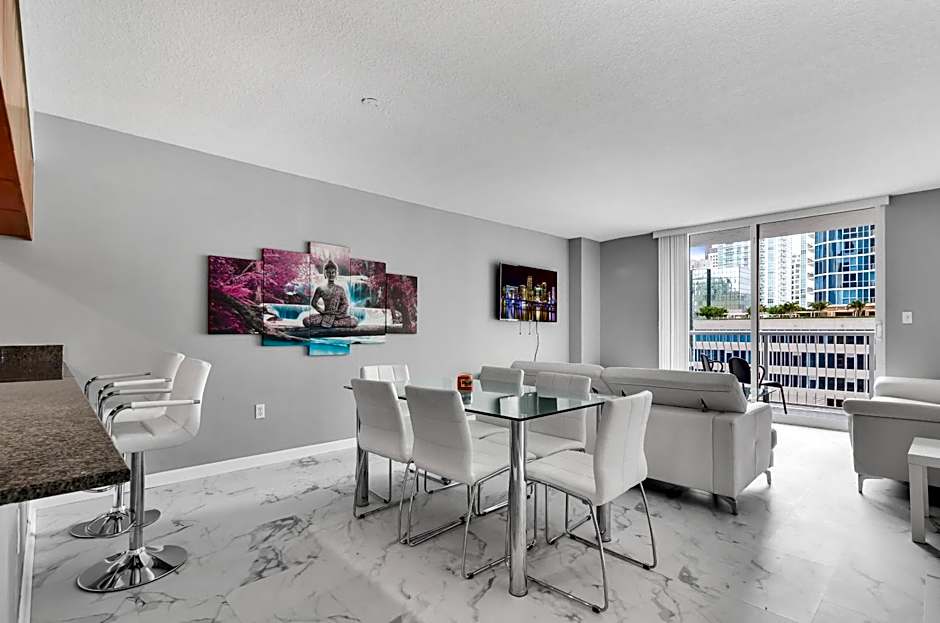 The Club at Brickell Bay Luxury Suites