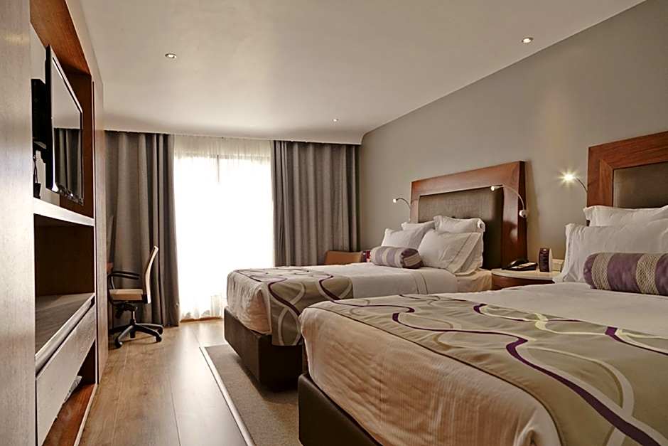 HS HOTSSON Hotel Silao
