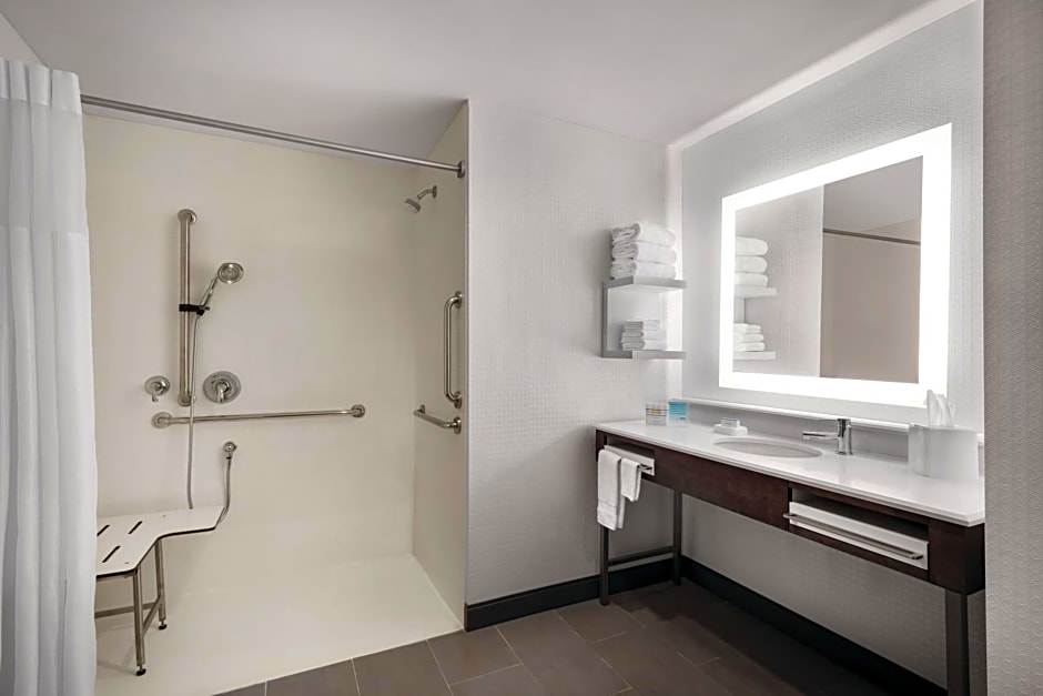 Hampton Inn Brooklyn Park