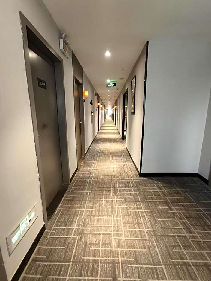 7 Days Premium Nanchang Train Station