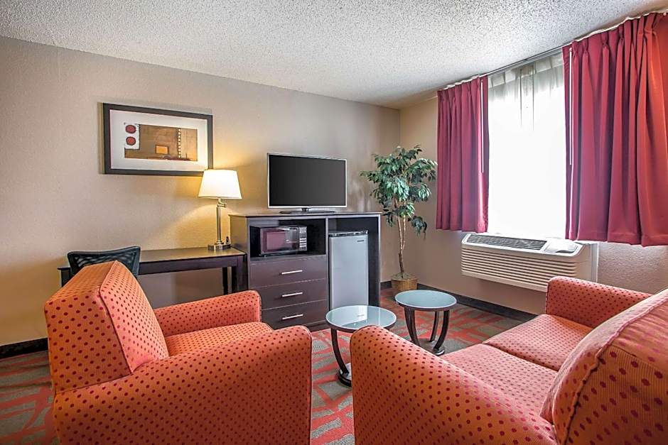 Quality Inn & Suites West Bend