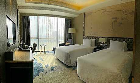 Executive Deluxe Twin