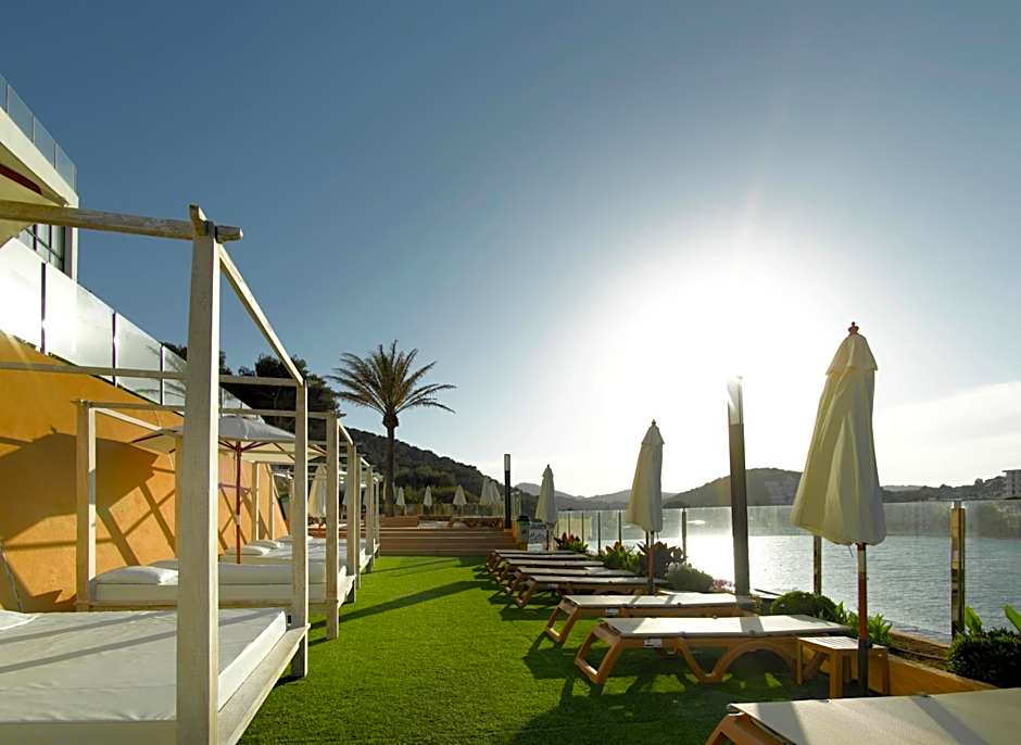 Palladium Hotel Cala Llonga - Adults Only