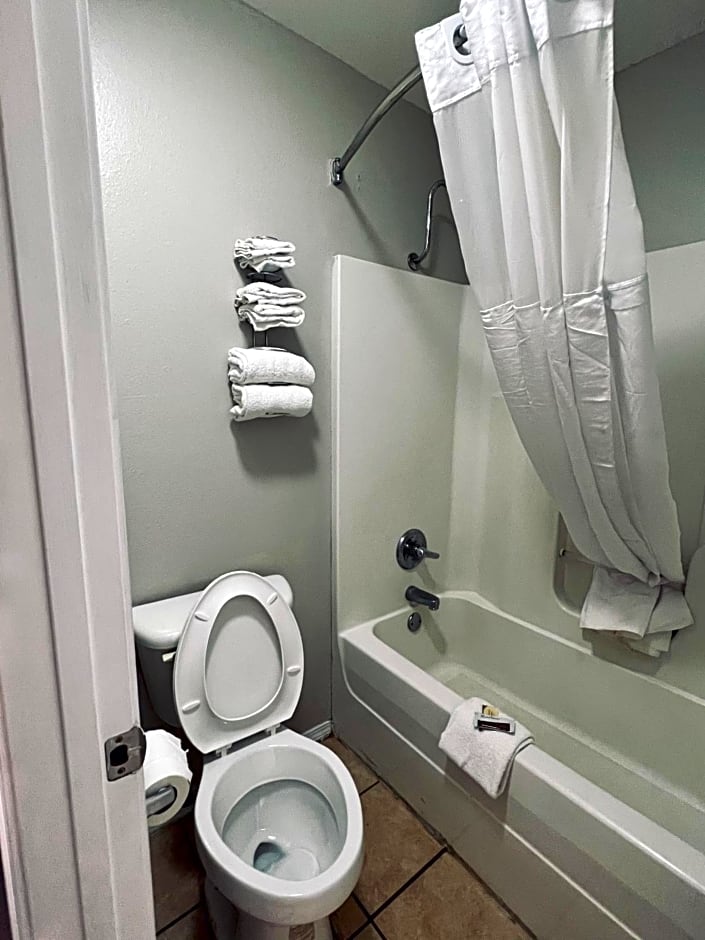 Ozark Inn & Suites