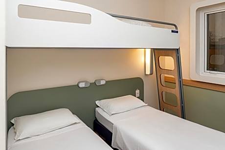 Standard Triple Room with Three Single Beds