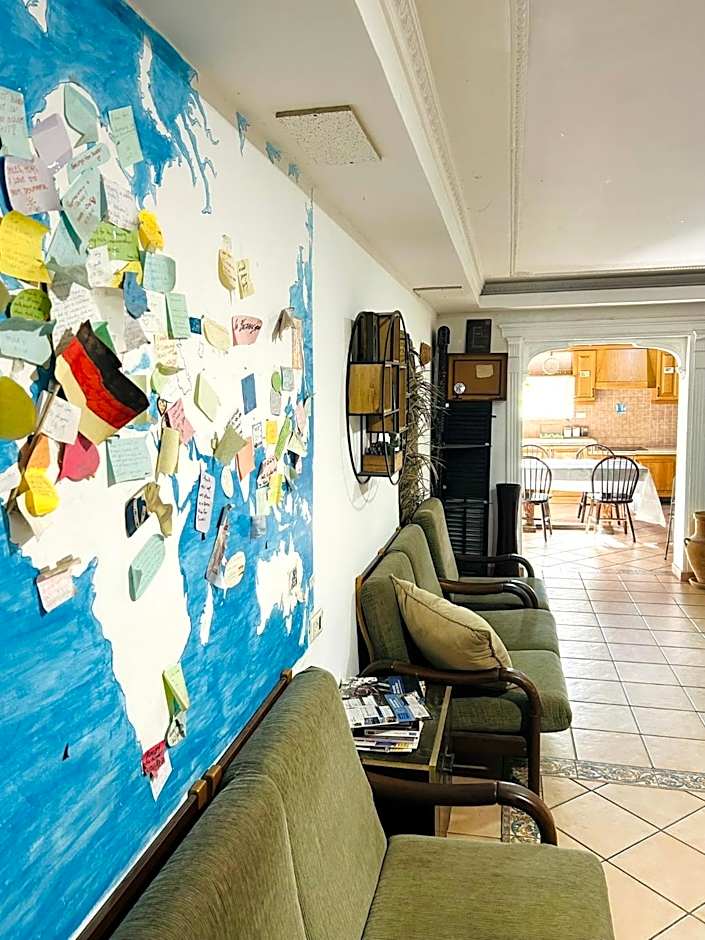 Al Yakhour Hostel