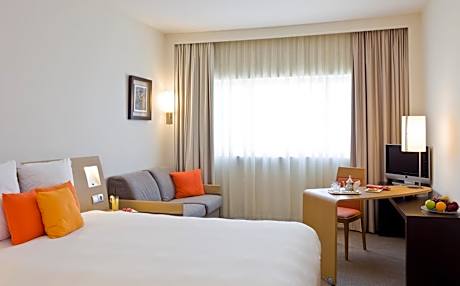 Standard Room - 1 Queen Size Bed and Sofa