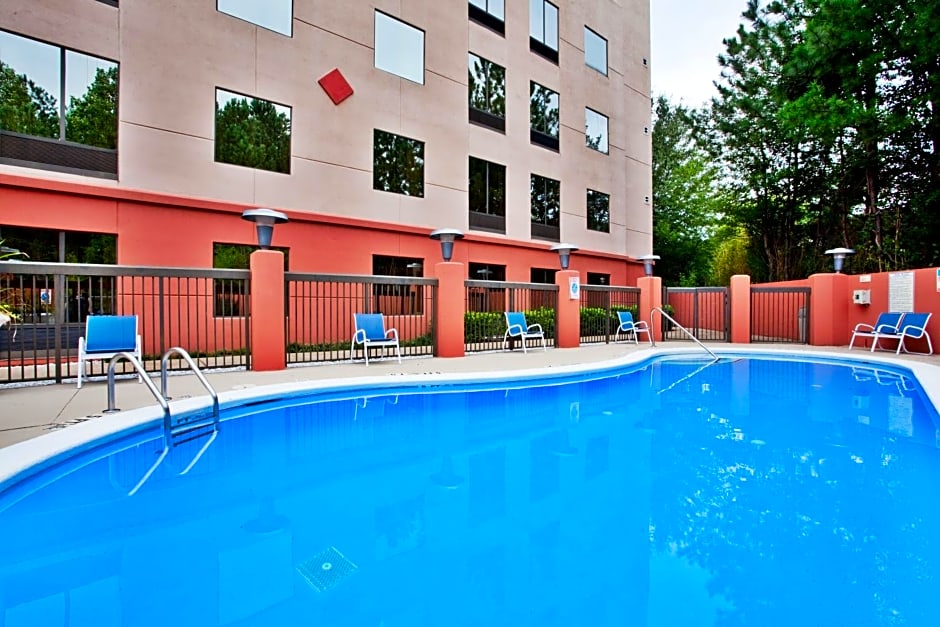 Holiday Inn Express Hotel & Suites Lawrenceville