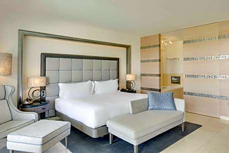 Deluxe King Room with Pool View