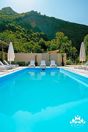 Gipsy Village Park Hotel