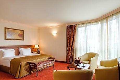 Junior Suite with King Bed