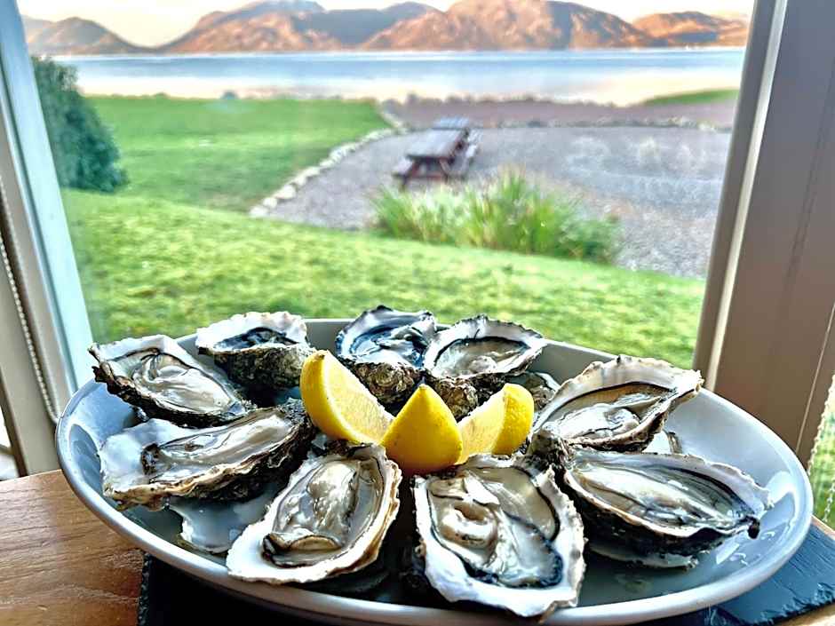 Hollytree Hotel and Swimming pool