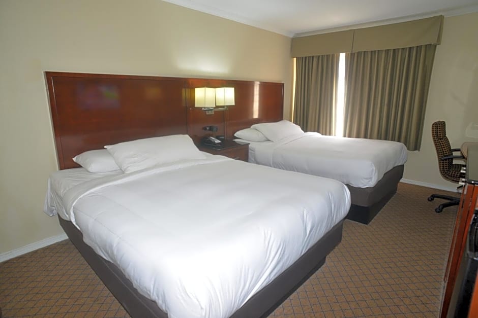 Hometown Inn & Suites
