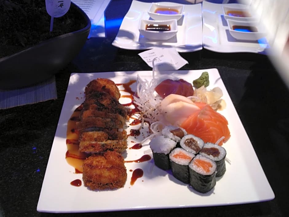 Yumi Hotel Sushi-Steaks & Friends