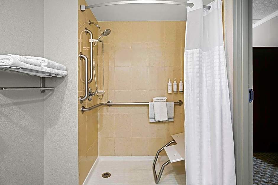 Days Inn by Wyndham Utica