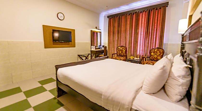 Hotel One Mall Road Murree