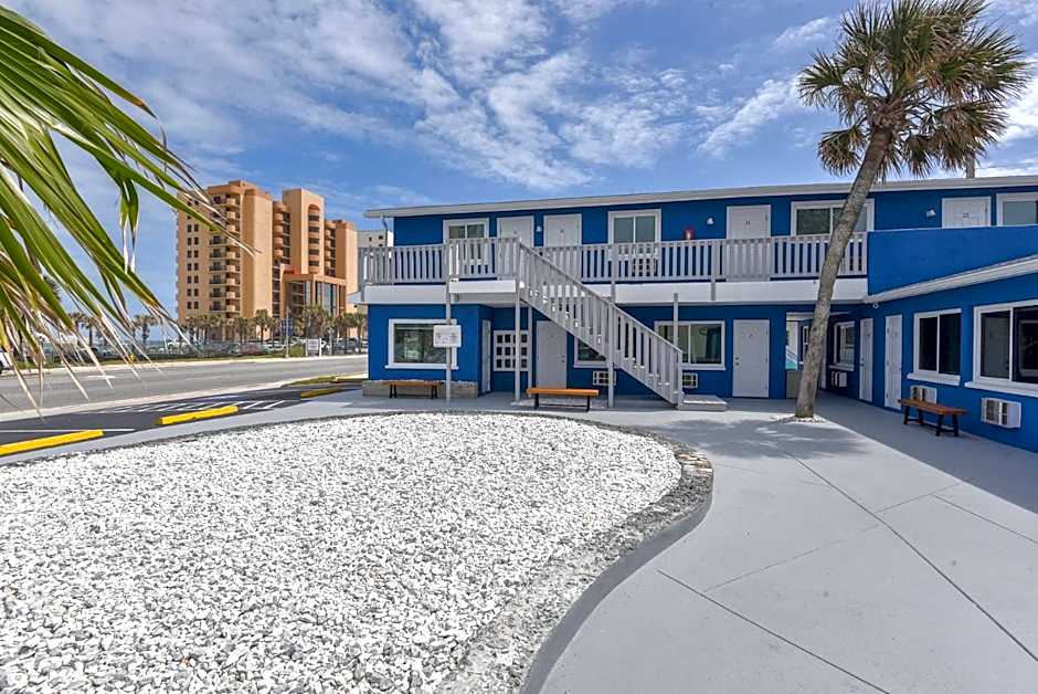 Cozy Studio Suite Near Beach w Kitchenette #3