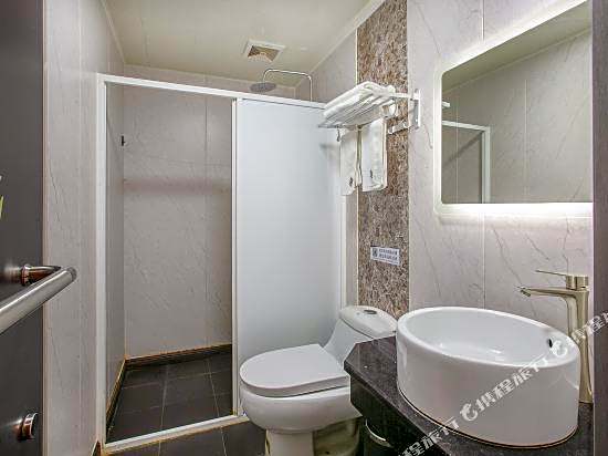 Zhiying Star Travel Collection Hotel (Zhujiang New Town Wuyangyu Subway Station)