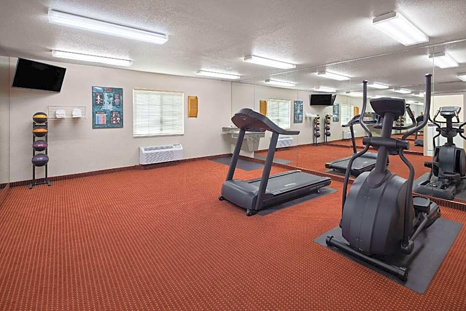 Days Inn & Suites by Wyndham Green Bay WI.