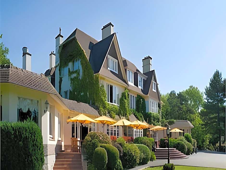 Le Manoir Hotel