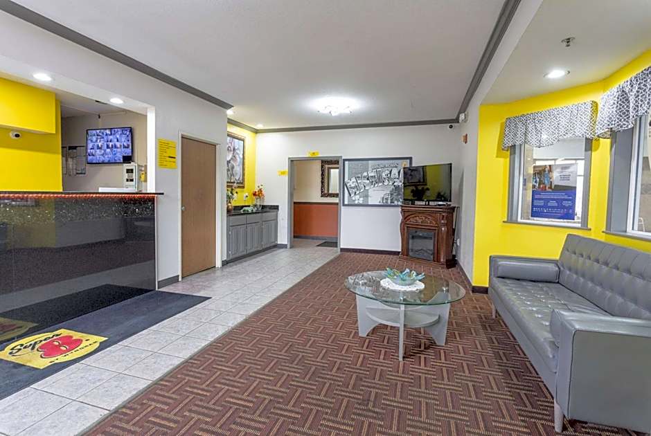 Super 8 by Wyndham Big Rapids