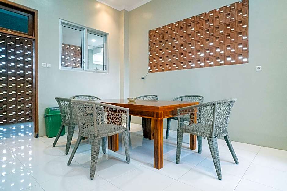 RedDoorz near Wisata Paribendo Lawang