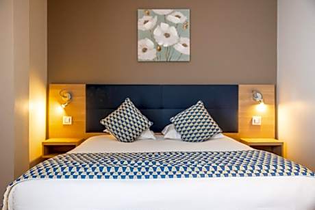 Superior Room Street Side