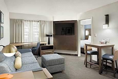 King One Bedroom Suite, 1 Bedroom 2 Room Suite, 1 King, Sofa Bed