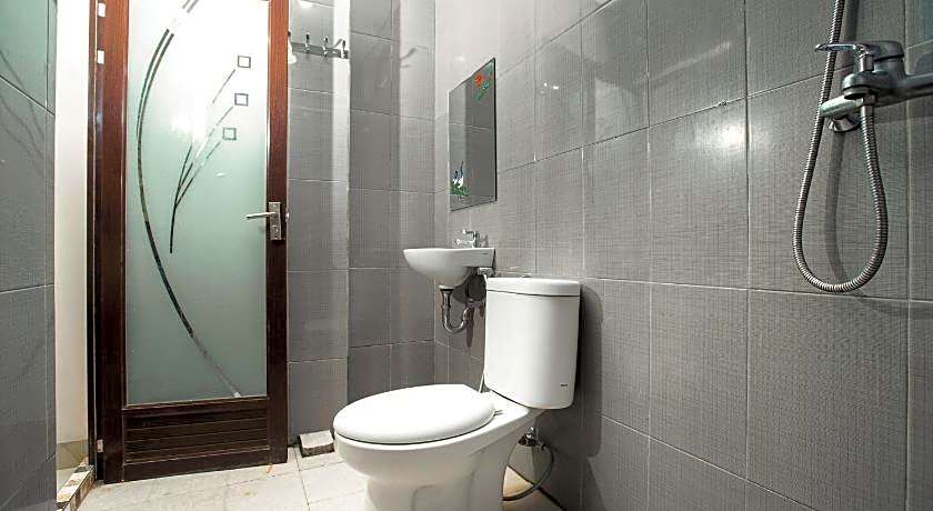 RedDoorz near Palembang Trade Center 3