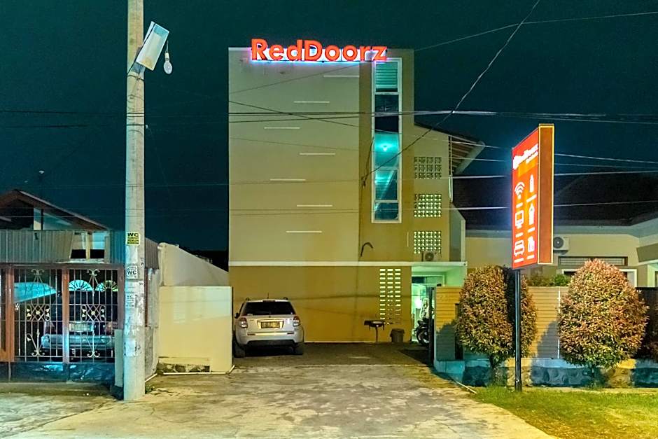 RedDoorz At Joyce Guest House Medan