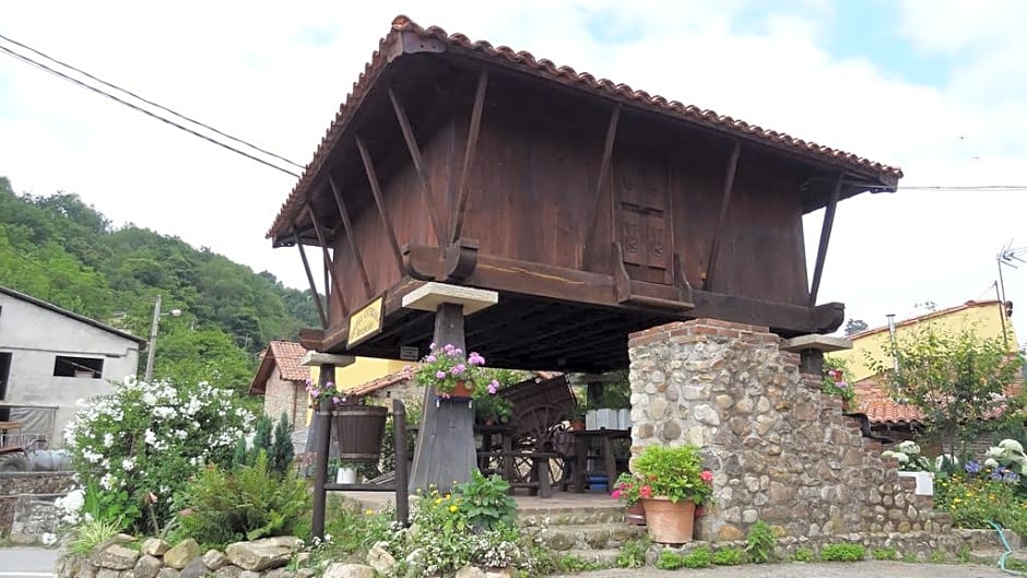 Hotel Intriago I & II