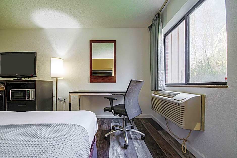 Econo Lodge Cleveland Southeast - Kent
