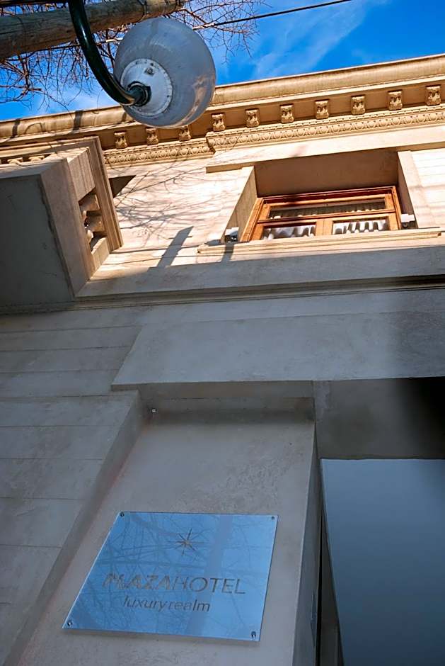 San Isidro Plaza Hotel