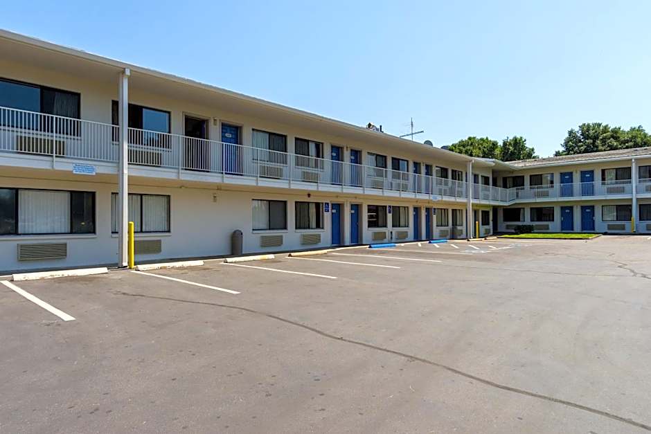 Motel 6-Redding, CA - Central
