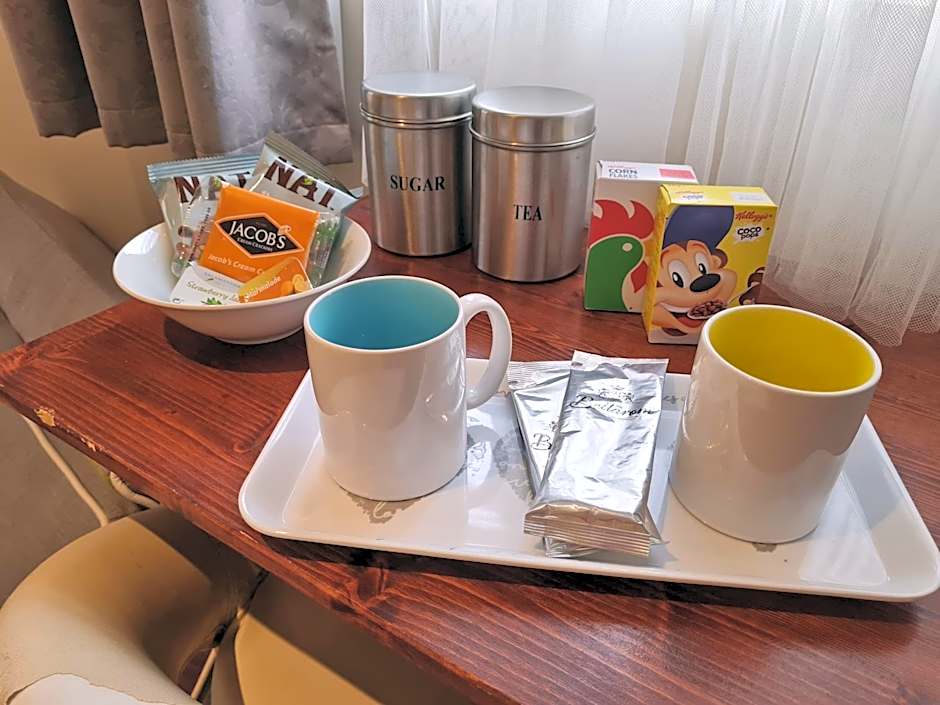 Ridge-Rock Accommodation